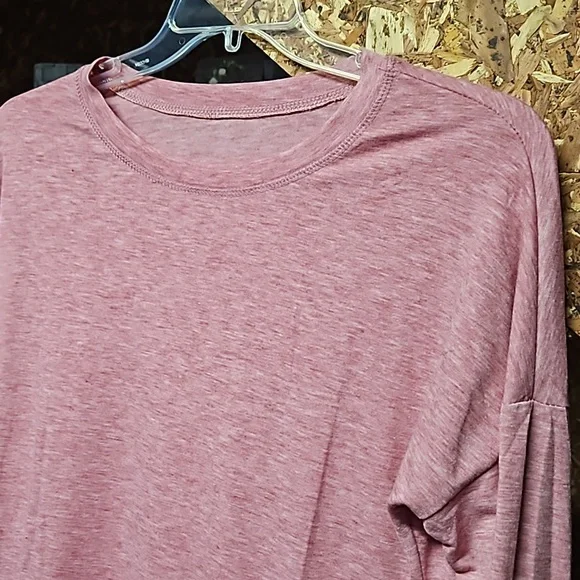 Never worn. Pink shirt - Picture 3 of 5